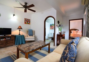 Pool, Grill, 2 minute walk to water. Your stay supports local children in need!