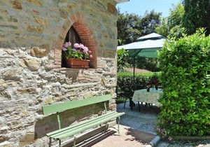 Rustic House in Tuscany with Shared Pool