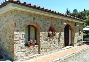 Rustic House in Tuscany with Shared Pool