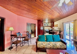 Salty Crab 3B @ Sunset Villas, West End