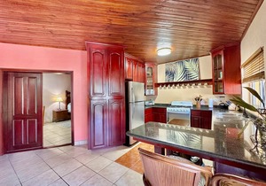 Salty Crab 3B @ Sunset Villas, West End