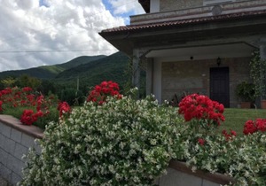 Serene Abruzzo Retreat with Mountain Views