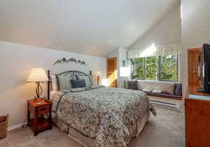 Serene mountain view retreat with free WiFi & hot tub - near Purgatory