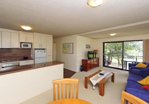 Shoreline Unit 2 1 Intrepid Close