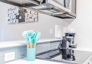 SoCo 1BR suite, king bed, close to Downtown