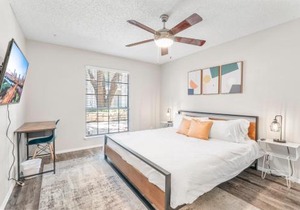 SoCo Chic Apartment Suites Close to Downtown