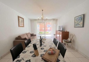 Spacieux T2 avec grande terrasse à Saint-Raphaël, proche mer et gare, garage inclus - FR-1-226A-102