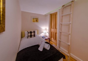 Spacious 3BR Apt moments from the Meadows & Old Town