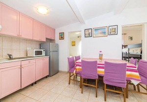 Spend a pleasant vacation in this bungalow, only about 50 meters from the pebble beach.