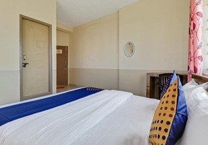 SPOT ON 76940 Sri Annapoorneshwari Residency Boarding & Lodging