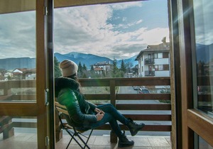 StayInn Banderitsa Apartment in Bansko with queen size bed and kitchen