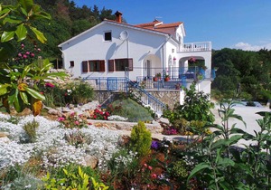 Studio with pool and air conditioning