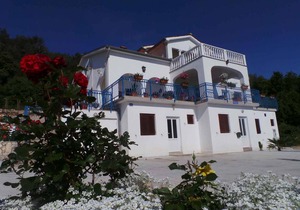 Studio with pool and air conditioning