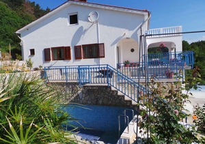 Studio with pool and air conditioning