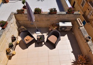 Stylish and characterful townhouse - views, A/C