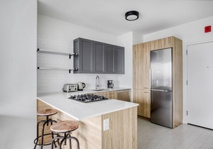 Sunny West Loop 1BR w/Pool, Coworking & Gym, 1 block to L, by Blueground