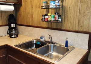 "The Duck Blind" is a comfy, rustic cabin on Lake Sam Rayburn, Tx - (#6)