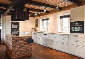 This impressive beach farm is situated with a panorama of Ringkøbing Fjord.