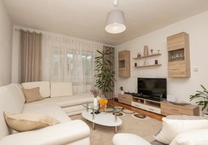 Three-Bedroom Holiday Home In Vinjani Gornji