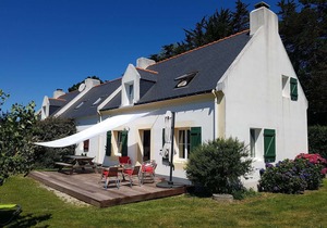 Tranquil Getaway: Modern House Near Bangor's Beaches & Shops, Garden, Fireplace, Sleeps 9