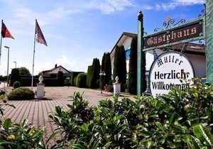 Triple Room with Shower and Toilet - Bed & Breakfast in Kippenheim R. Müller