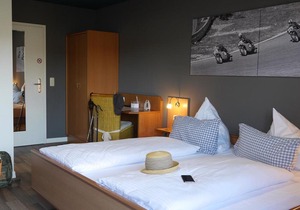 Twin Room, Shower, Toilet, Balcony - Hotel-Restaurant Hüllen