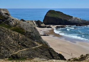 Two bedroom house, ideal for 4 people, in the center of Zambujeira do Mar