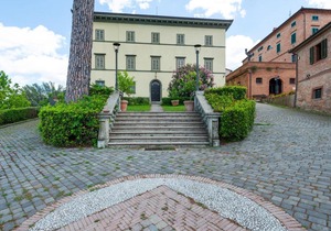 Typical Tuscan flat with swimming pool and air conditioning