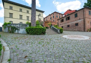 Typical Tuscan flat with swimming pool and air conditioning