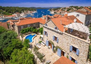 Villa Vicina Heritage villa for 9,Milna - close to restaurants and shops