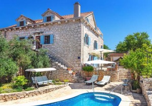 Villa Vicina Heritage villa for 9,Milna - close to restaurants and shops