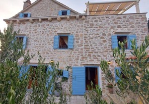 Villa Vicina Heritage villa for 9,Milna - close to restaurants and shops