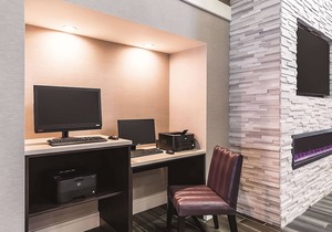 Walking Distance to San Antonio Art League Museum! 3 Units w/ FREE Breakfast!