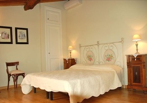Wonderful Anfiteatro Square Apartment Inside the Walls