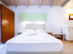 Korakakis Beach | Foinikounta