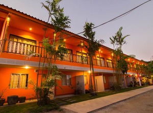 Honey Land | Hang Dong