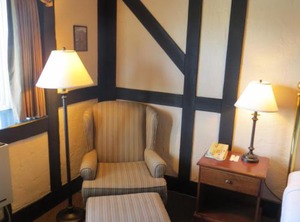 Quality Inn Waddling Dog | Saanichton