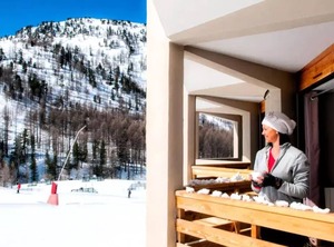 The Residence Chastillon People | Isola