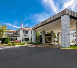 Clarion Pointe Jamestown Falconer 