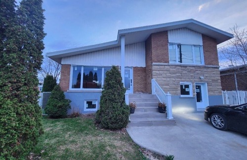 Laval House | À 5 Minutes de Montréal, Maison de 4 Chambres et Piscine Située à Laval Duvernay