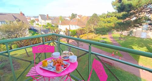 Ouistreham Apartment | À 8 min à pieds de la plage, du centre ville et du Brittany Ferries