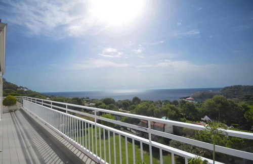 Aiguablava Apartment | Ático Reformado con Doble Terraza en Residencial