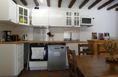 Garnay House | Élégante maison rénovée en campagne, proche de Dreux et Chartres, avec 2 chambres accueillantes. - FR-1-581-103