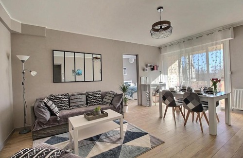 Bourges Apartment | ÉPIPAPU Appartement 57 M2 - Parking privé - Loggia -