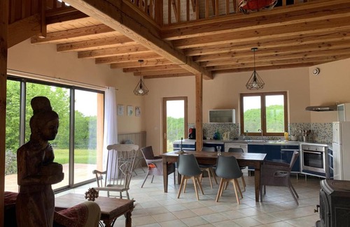 Plazac House | Évasion en Périgord: Gîte 4 chambres, terrasse, jardin, animaux bienvenus, près de Sarlat - FR-1-616-449
