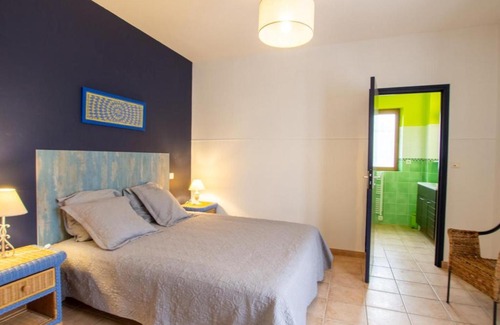 Plazac House | Évasion en Périgord: Gîte 4 chambres, terrasse, jardin, animaux bienvenus, près de Sarlat - FR-1-616-449