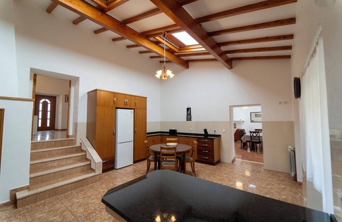 Famalicao House | Évasion Tranquille : Maison Près des Plages de Nazaré et São Martinho do Porto