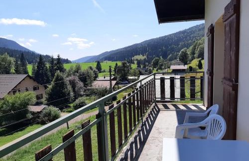 Lajoux Apartment | Ô Jura Gîte, appartement T3 Ecureuil