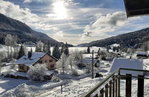 Lajoux Apartment | Ô Jura Gîte, appartement T3 Ecureuil