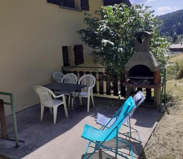 Lajoux Apartment | Ô Jura Gîte, appartement T3 Ecureuil